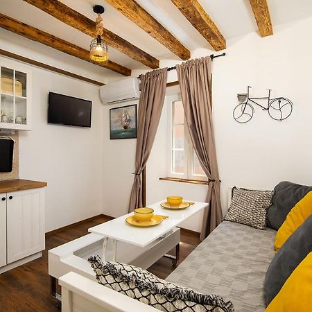 Domus Maximus Apartment Pula Bagian luar foto
