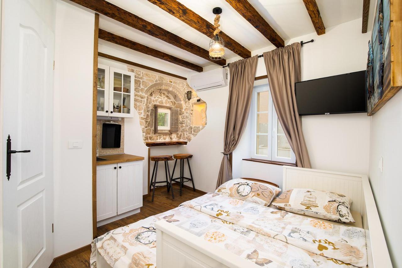 Domus Maximus Apartment Pula Bagian luar foto