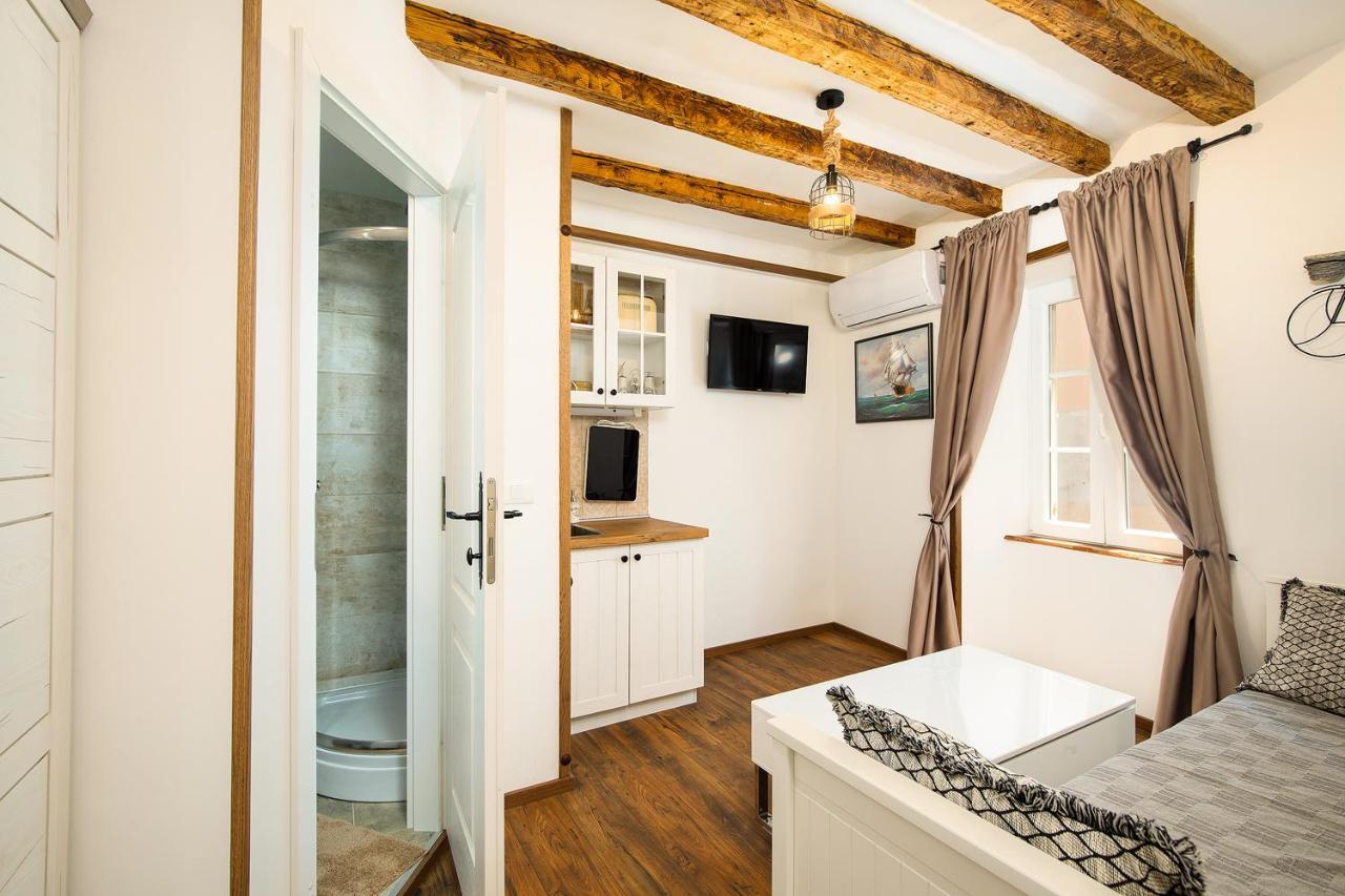 Domus Maximus Apartment Pula Bagian luar foto