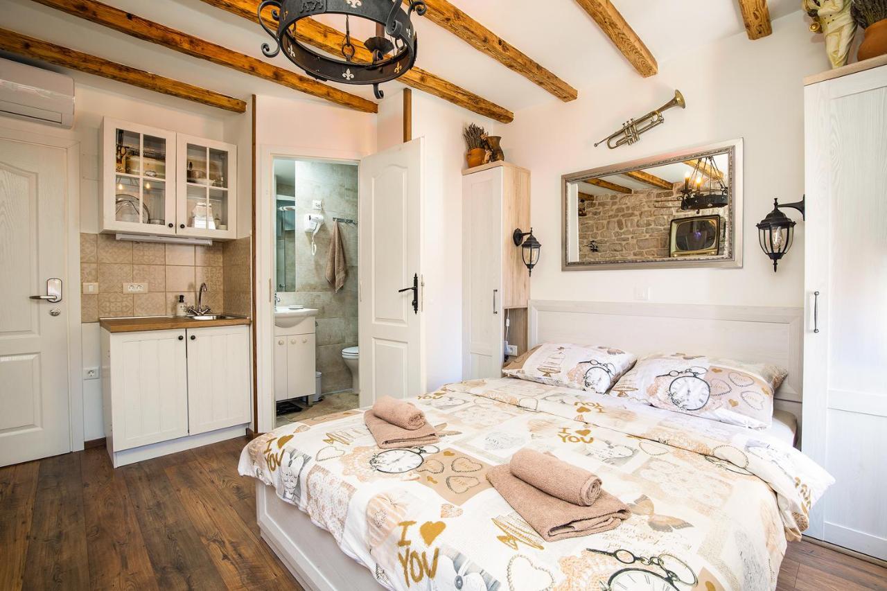 Domus Maximus Apartment Pula Bagian luar foto