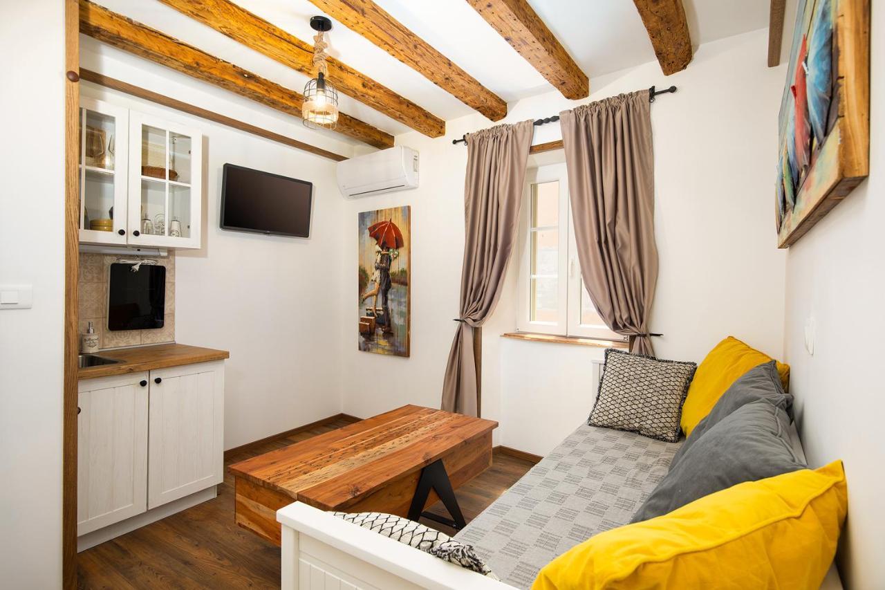 Domus Maximus Apartment Pula Bagian luar foto