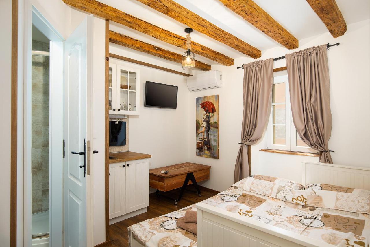 Domus Maximus Apartment Pula Bagian luar foto