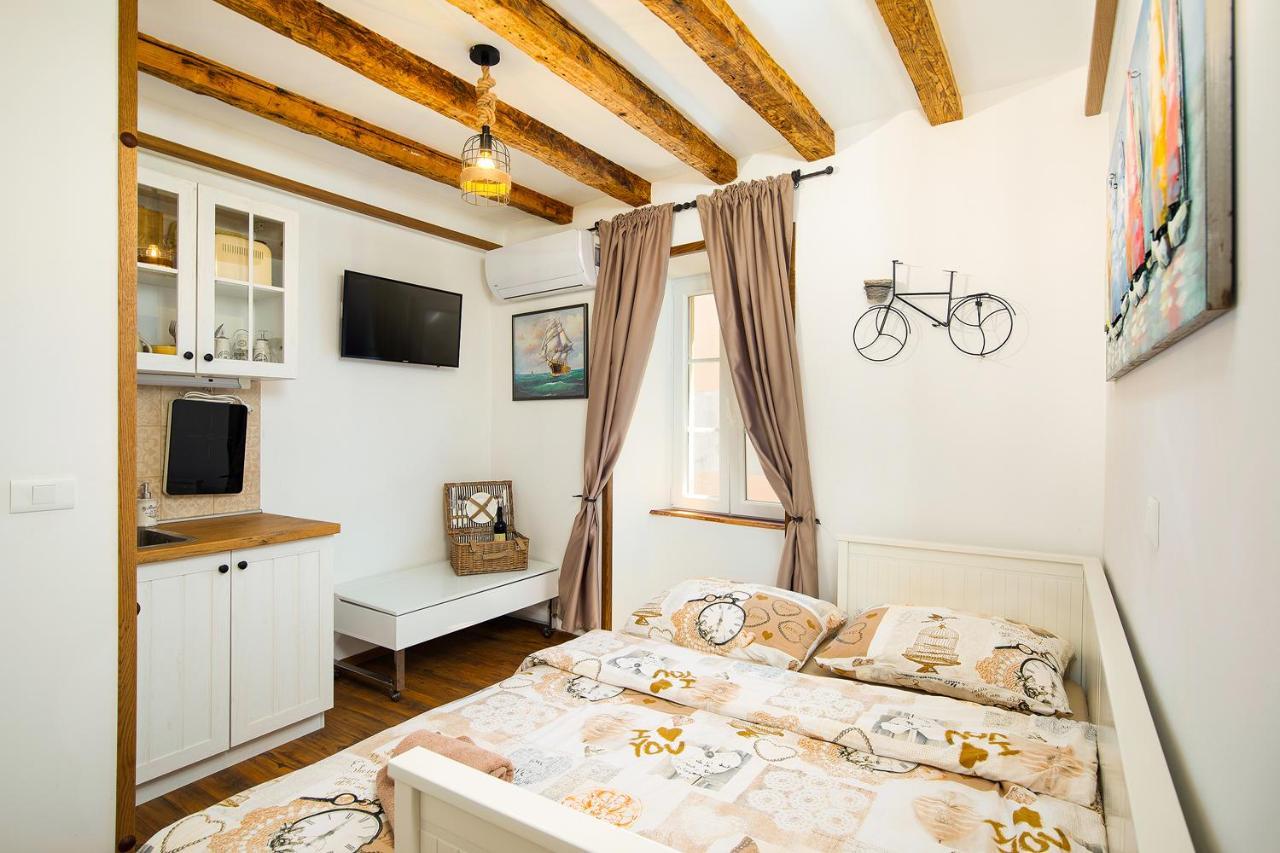 Domus Maximus Apartment Pula Bagian luar foto