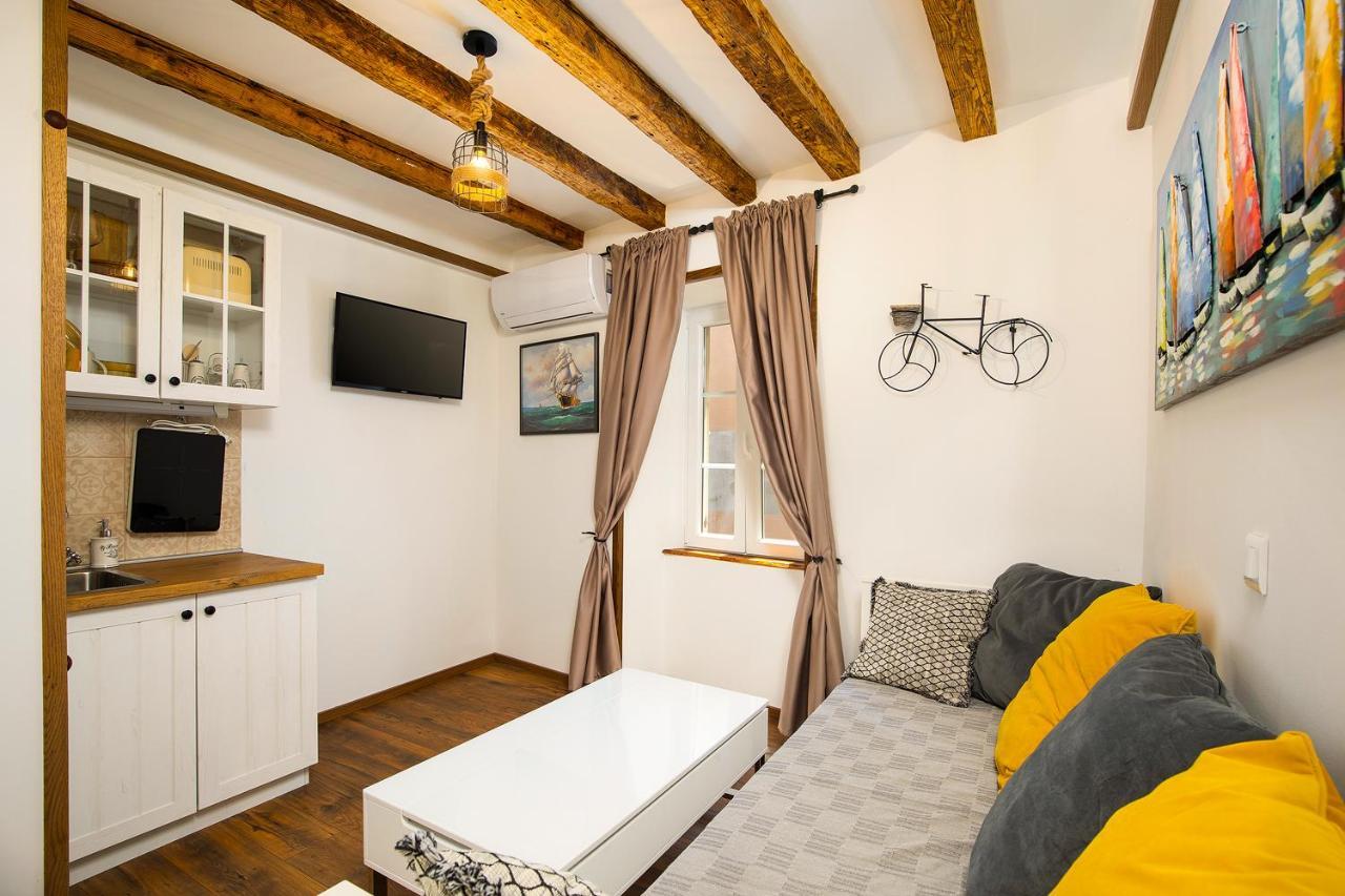 Domus Maximus Apartment Pula Bagian luar foto