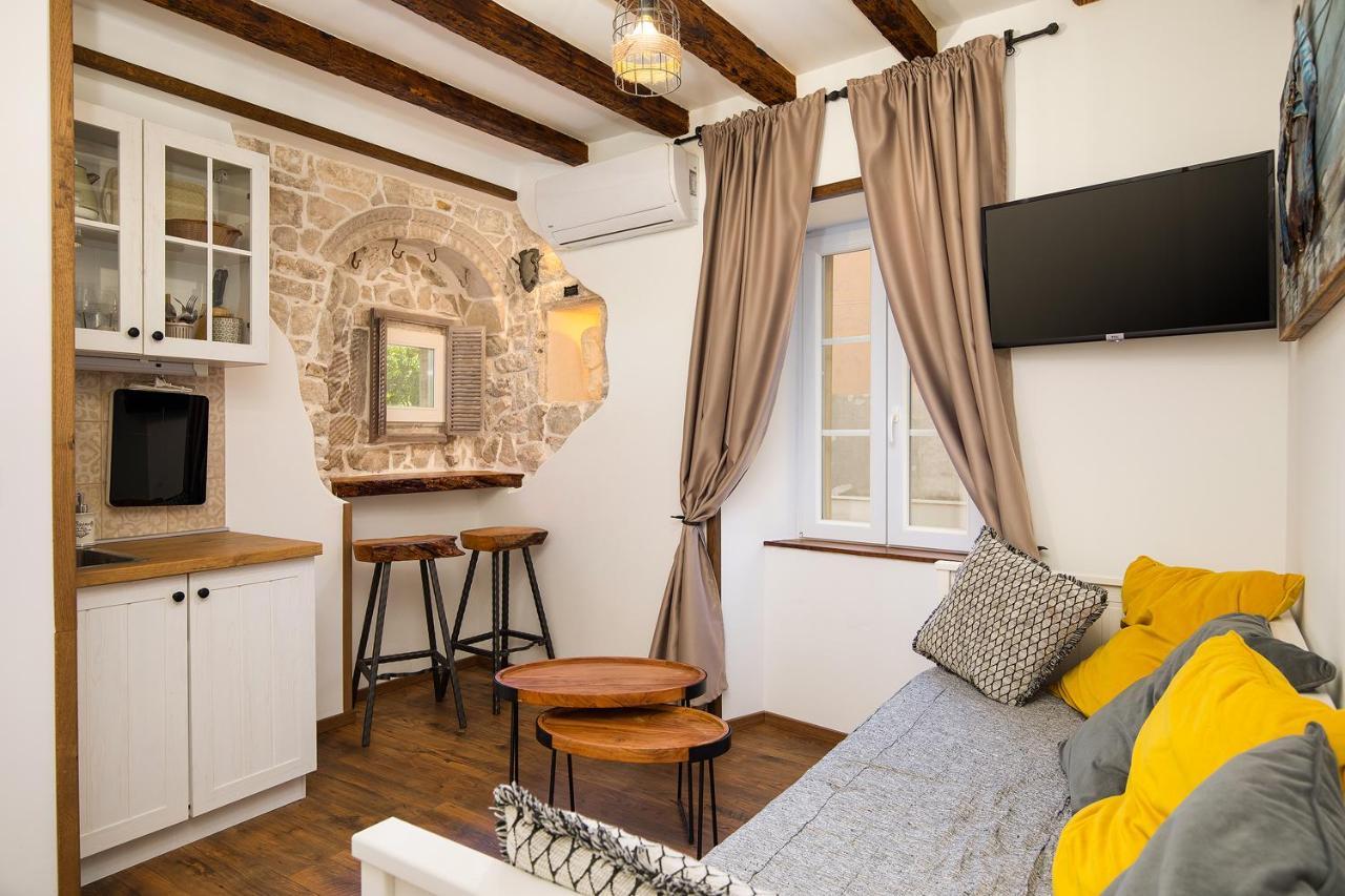 Domus Maximus Apartment Pula Bagian luar foto