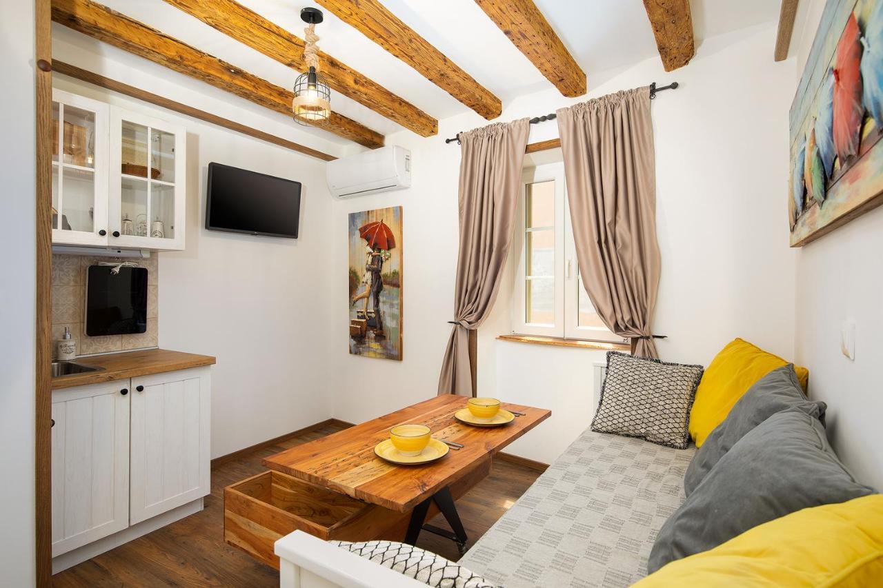 Domus Maximus Apartment Pula Bagian luar foto