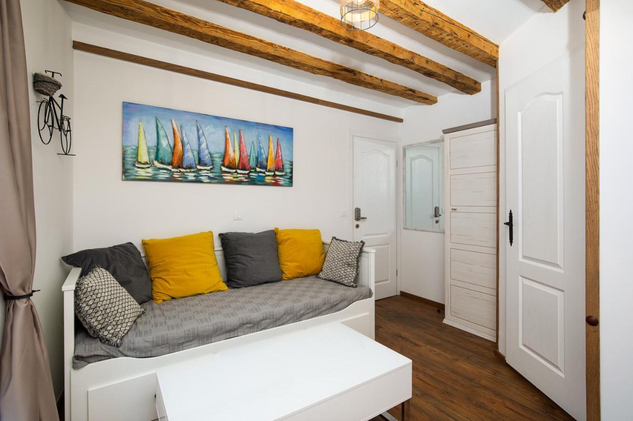 Domus Maximus Apartment Pula Bagian luar foto