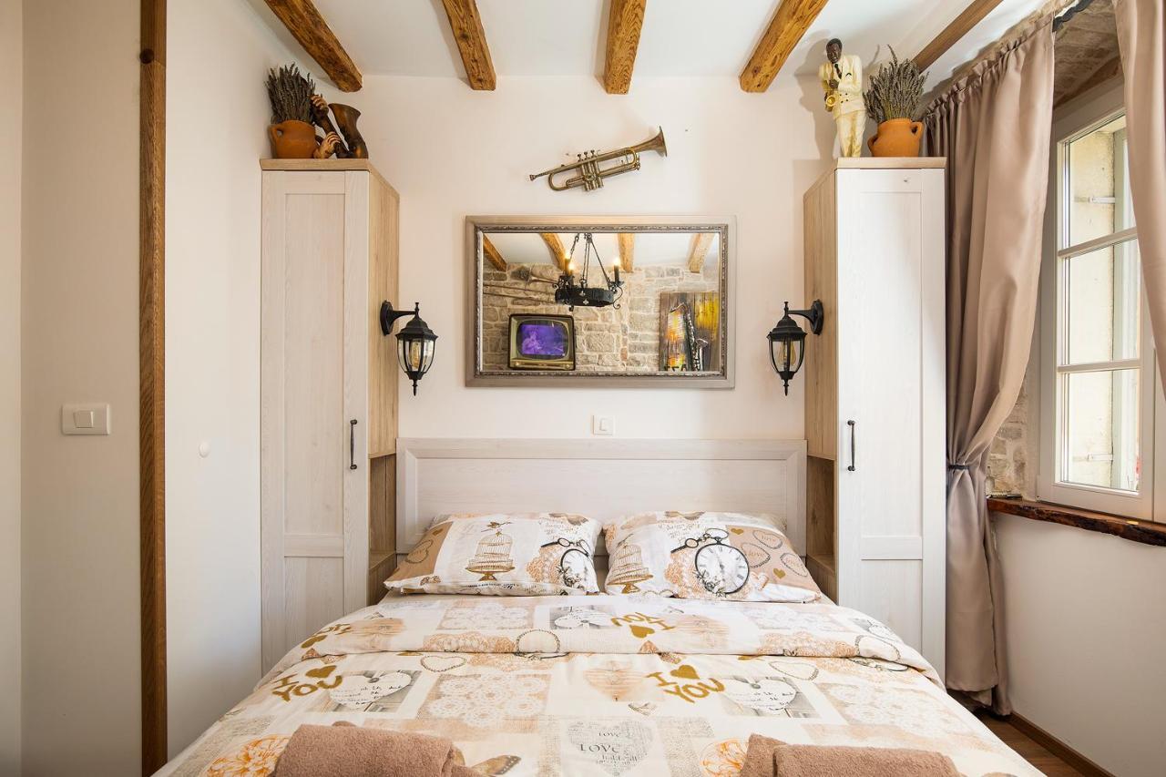 Domus Maximus Apartment Pula Bagian luar foto