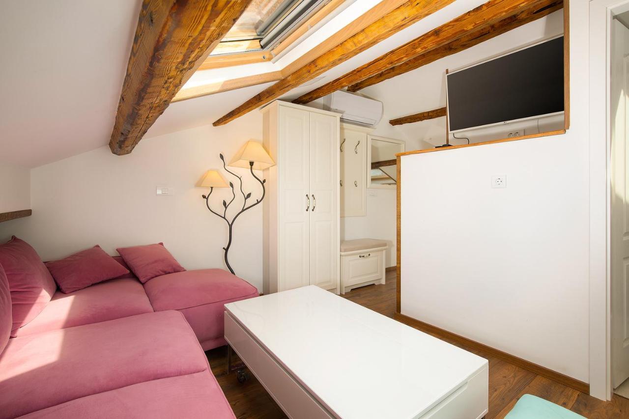 Domus Maximus Apartment Pula Bagian luar foto